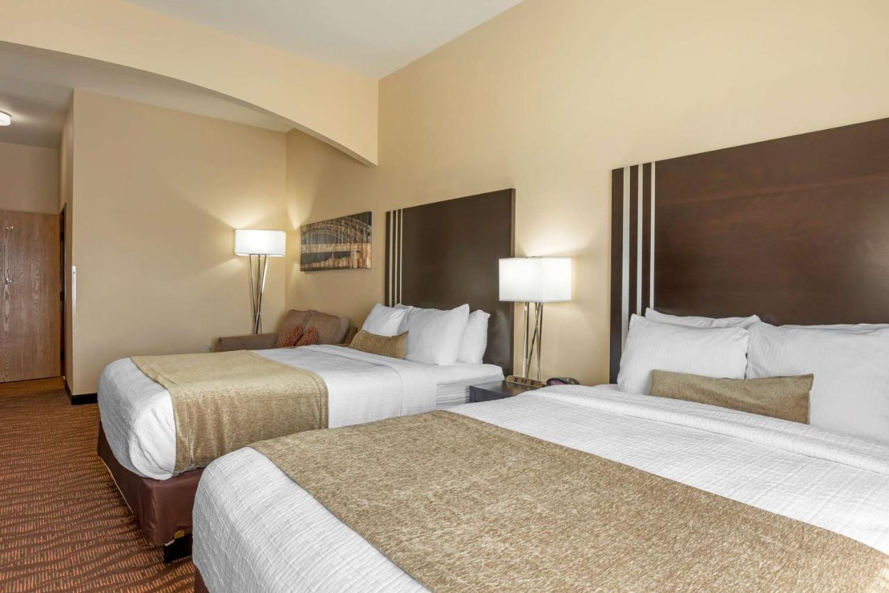 Western Capital 3*
