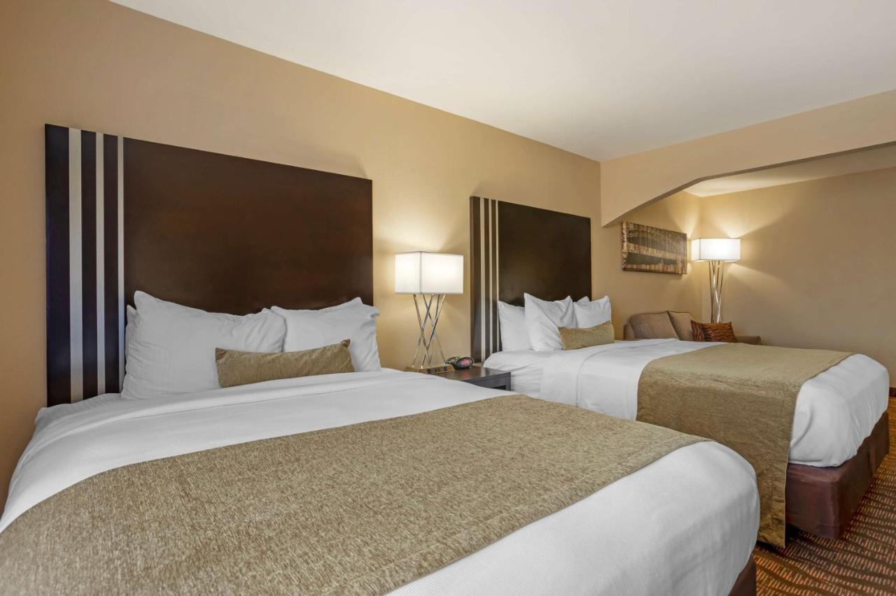 Western Capital 3*