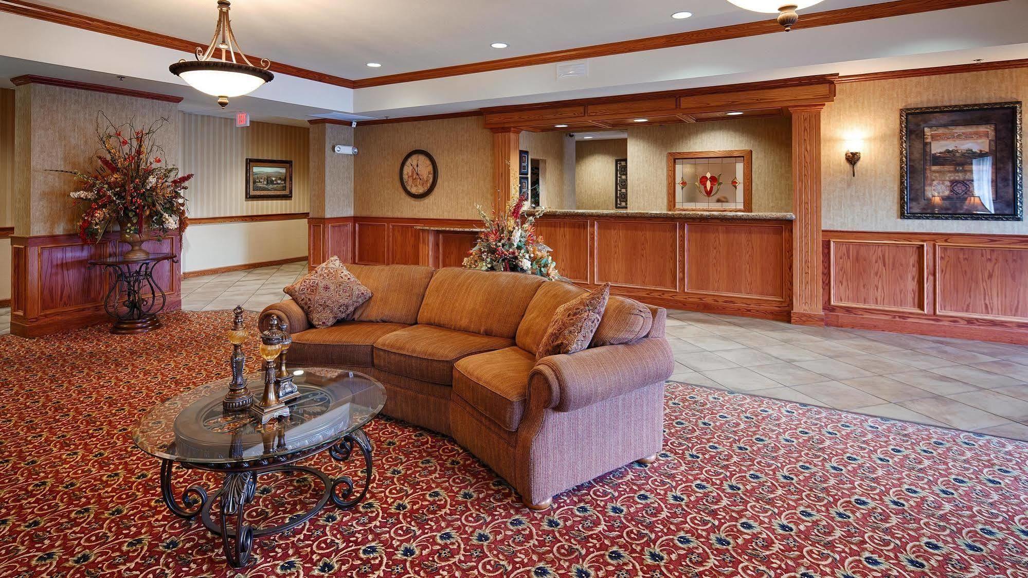 Western Capital 3*